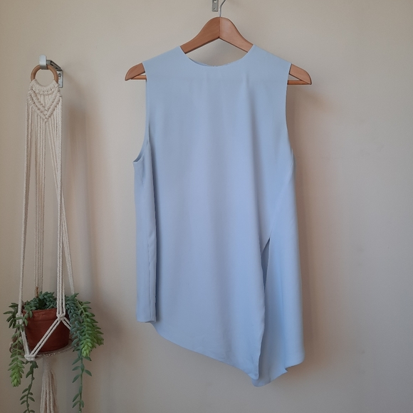 Babaton baby blue sleeveless blouse (M) - Picture 3 of 7